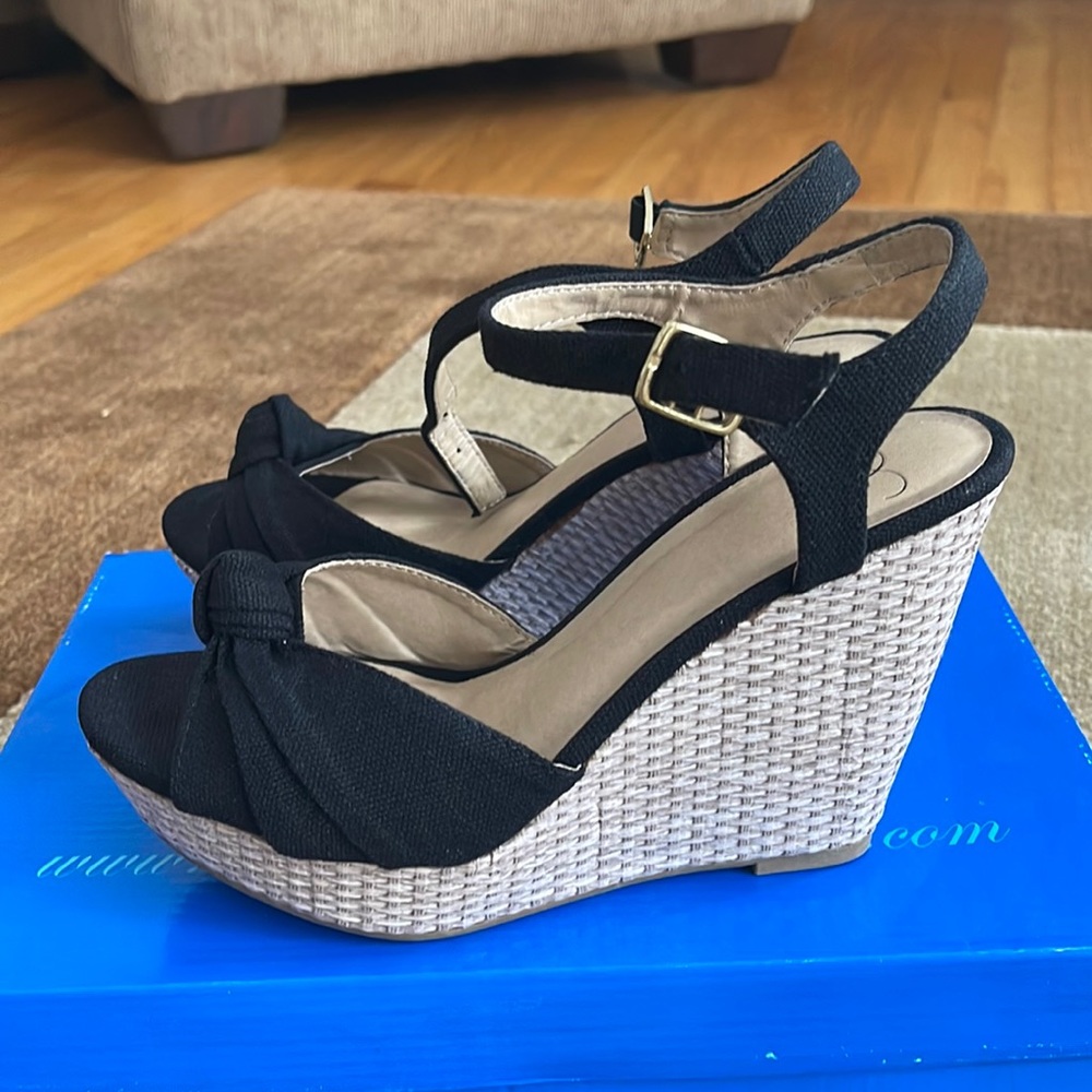 My Delicious brand black wedges brand new size 7